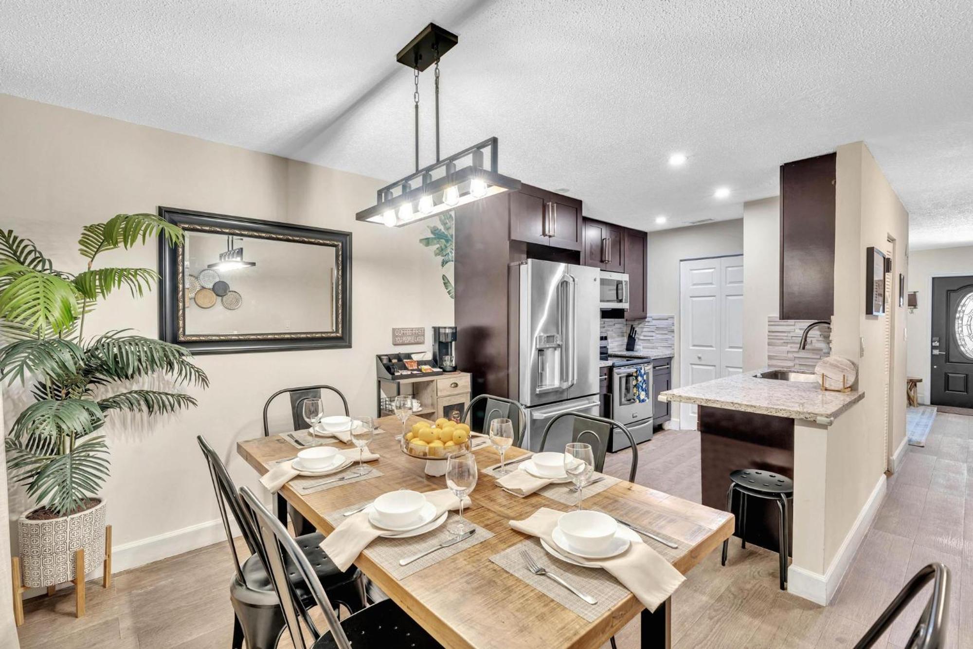 Estelo'S Place - Modern Townhouse With King Bed, Only 5 Min From The Airport! Miami Esterno foto
