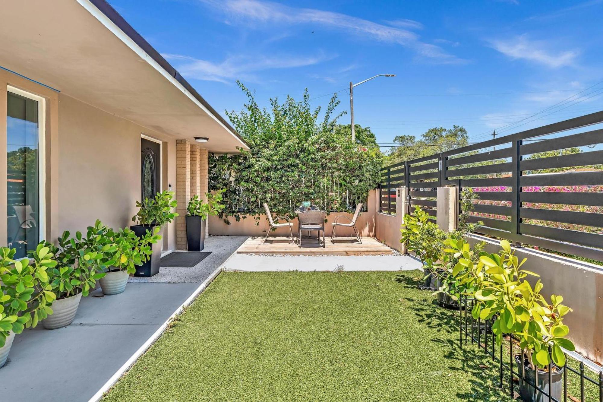 Estelo'S Place - Modern Townhouse With King Bed, Only 5 Min From The Airport! Miami Esterno foto